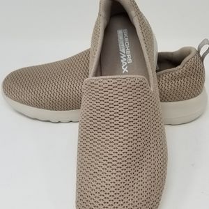 Skechers GogaMax Walking Shoes